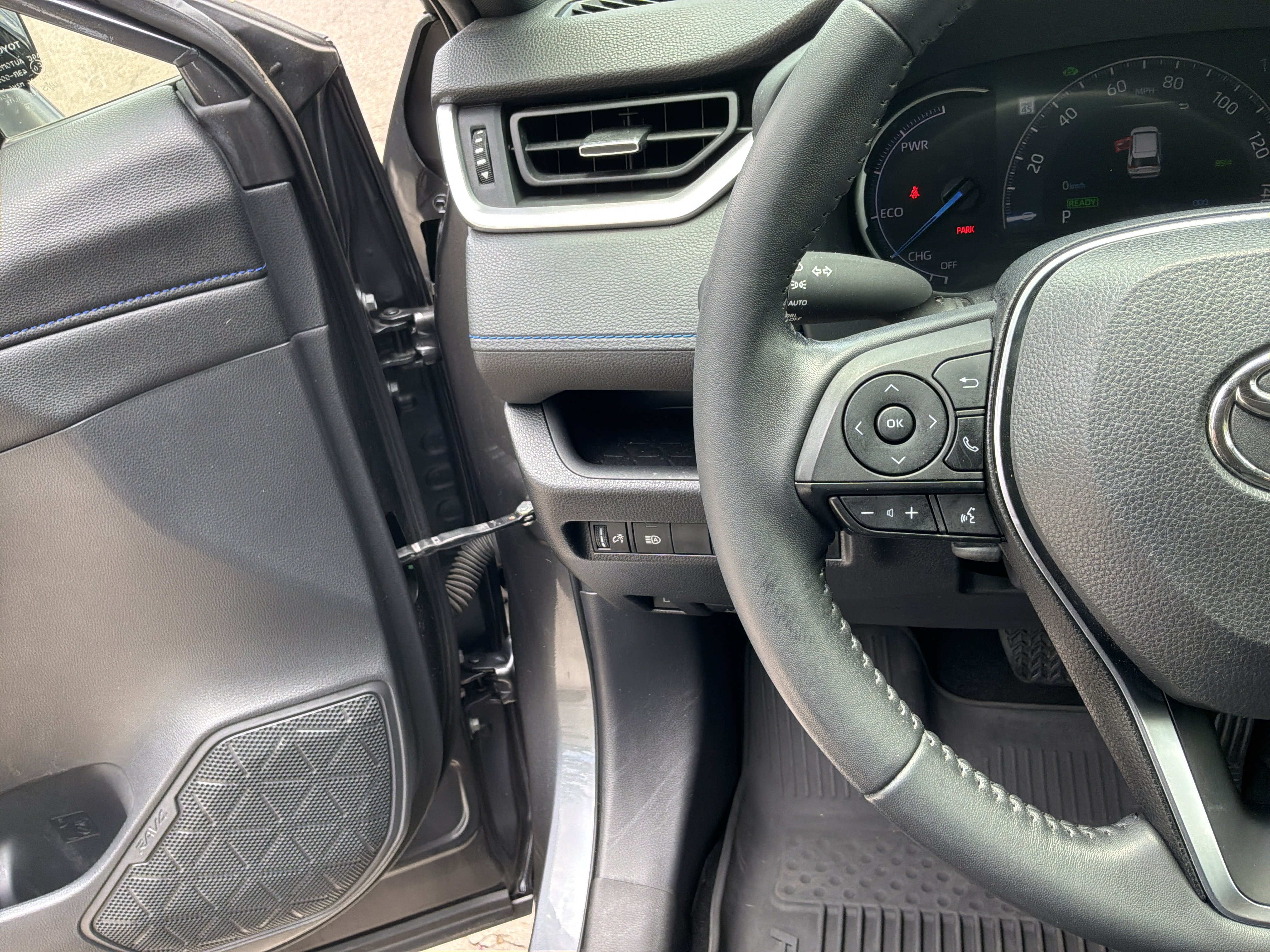 Used 2022 Toyota RAV4 XSE AWD/4WD image 19