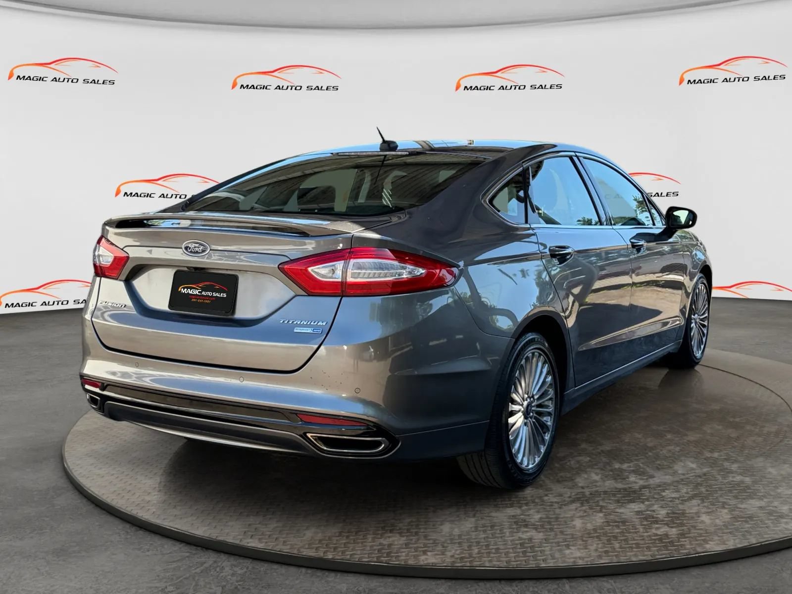 Used 2013 Ford Fusion Titanium w/ Titanium Driver Assist Pkg AWD/4WD image 10