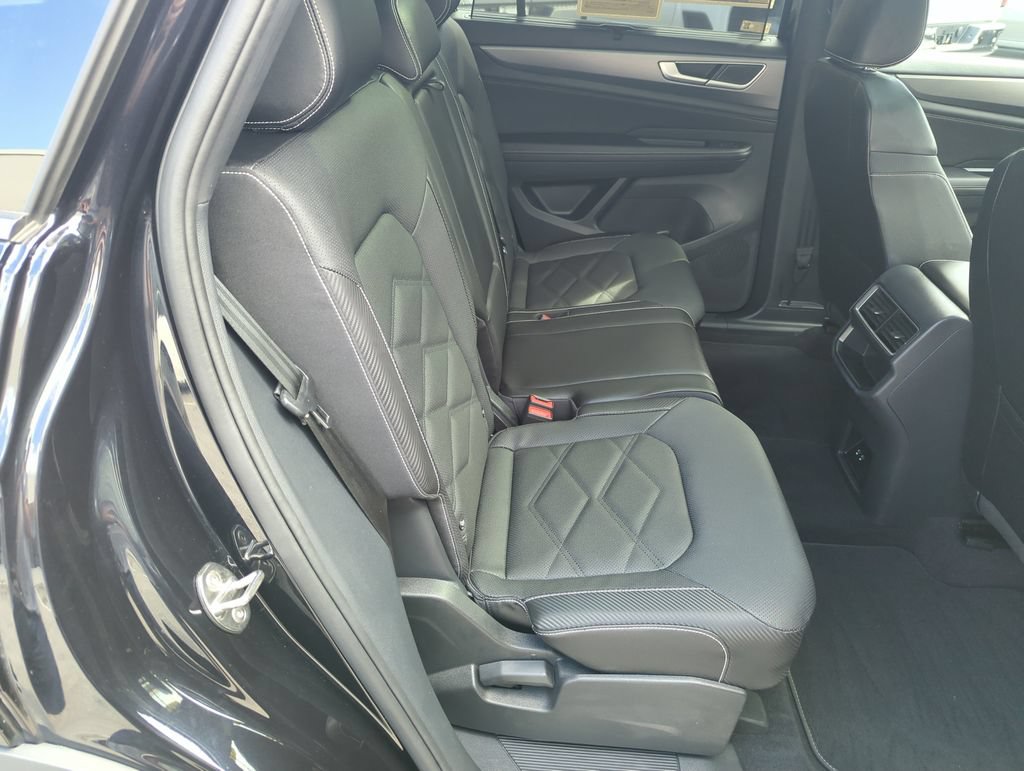 Used 2024 Volkswagen Atlas Cross Sport SE w/ Panoramic Sunroof Package FWD image 33