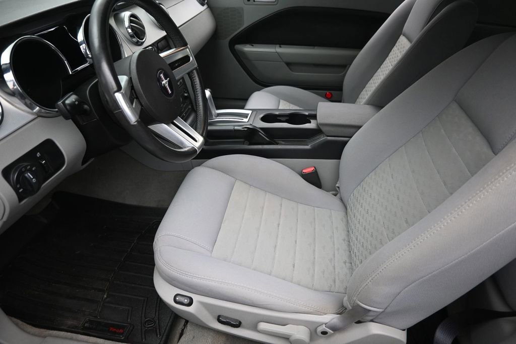 Used 2006 Ford Mustang GT RWD image 12