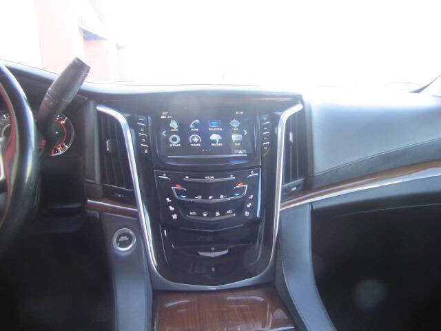 Used 2018 Cadillac Escalade Luxury AWD/4WD image 19