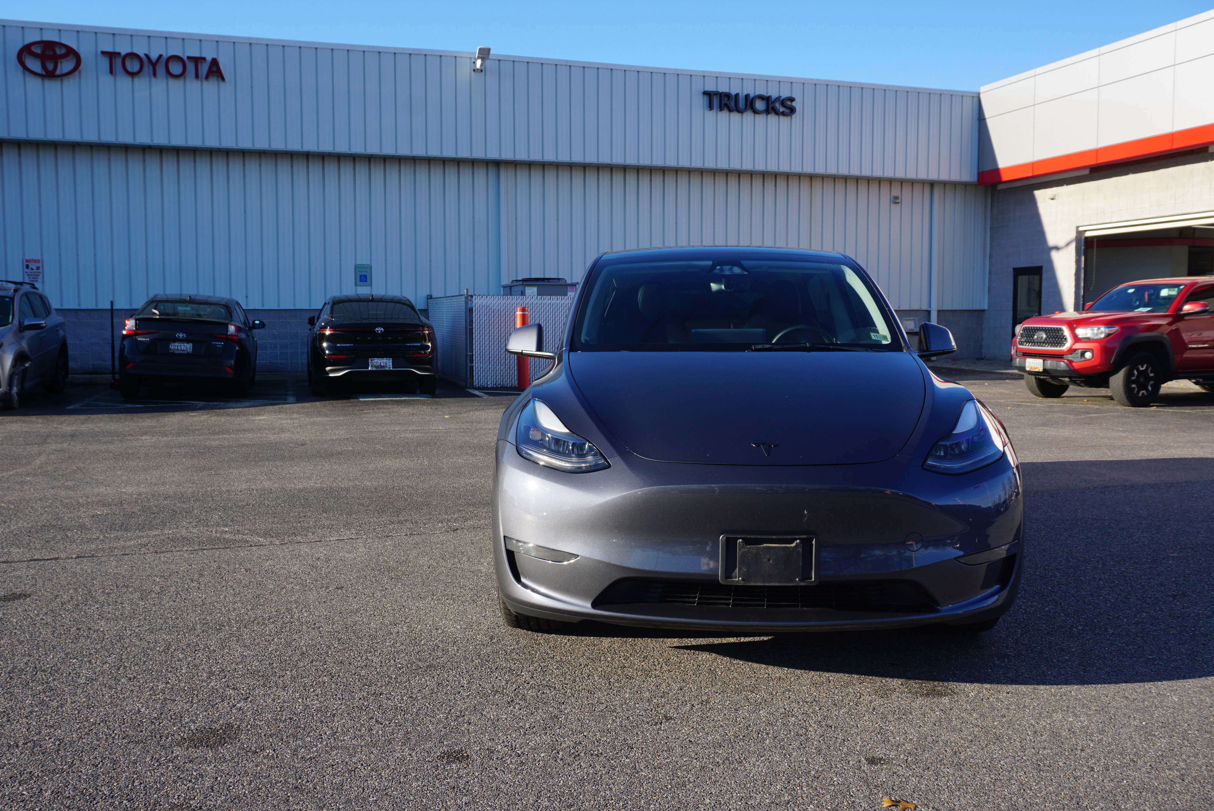 Used 2023 Tesla Model Y Long Range image 2