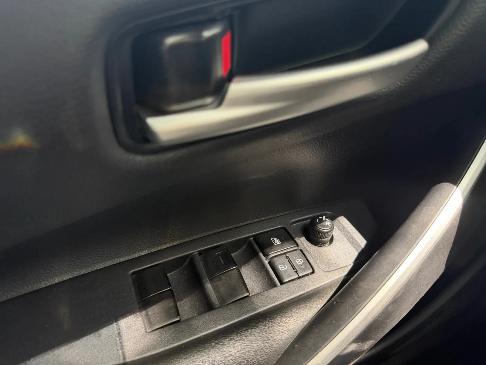 Used 2021 Toyota Corolla SE FWD image 17