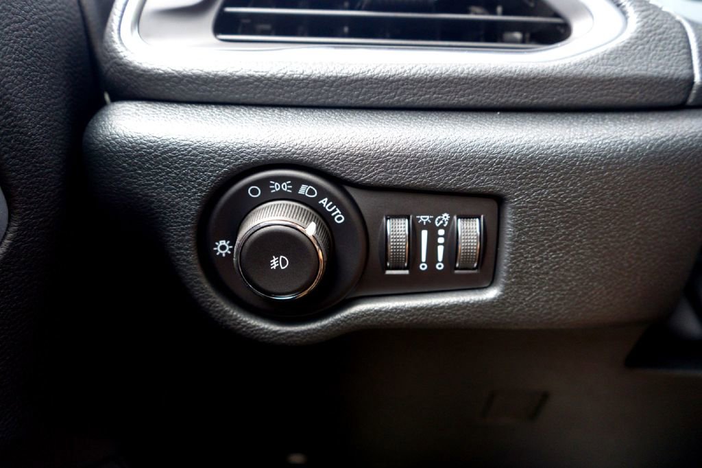 New 2026 Chrysler Pacifica Limited FWD image 18