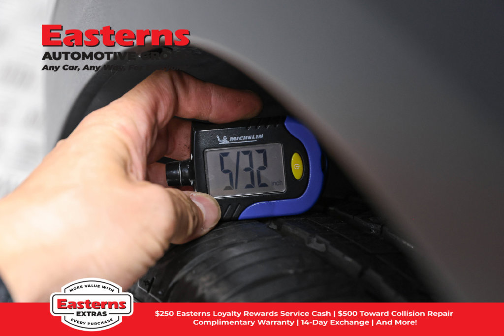 Used 2024 Chevrolet Trax RS FWD image 27