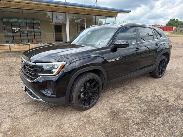 Used 2024 Volkswagen Atlas Cross Sport SE FWD image 2
