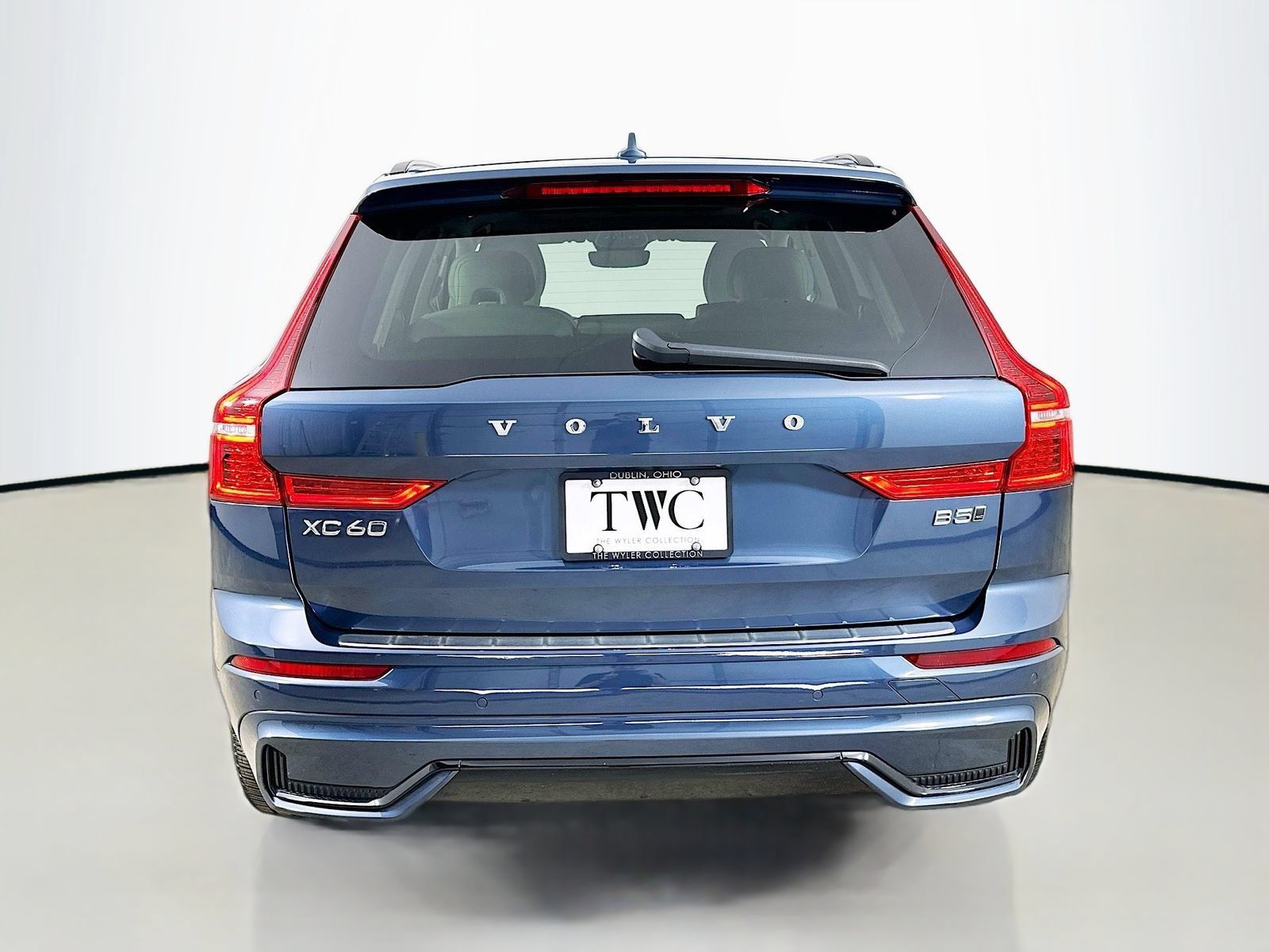 Used 2025 Volvo XC60 B5 Ultra w/ Protection Package Premier AWD/4WD image 6