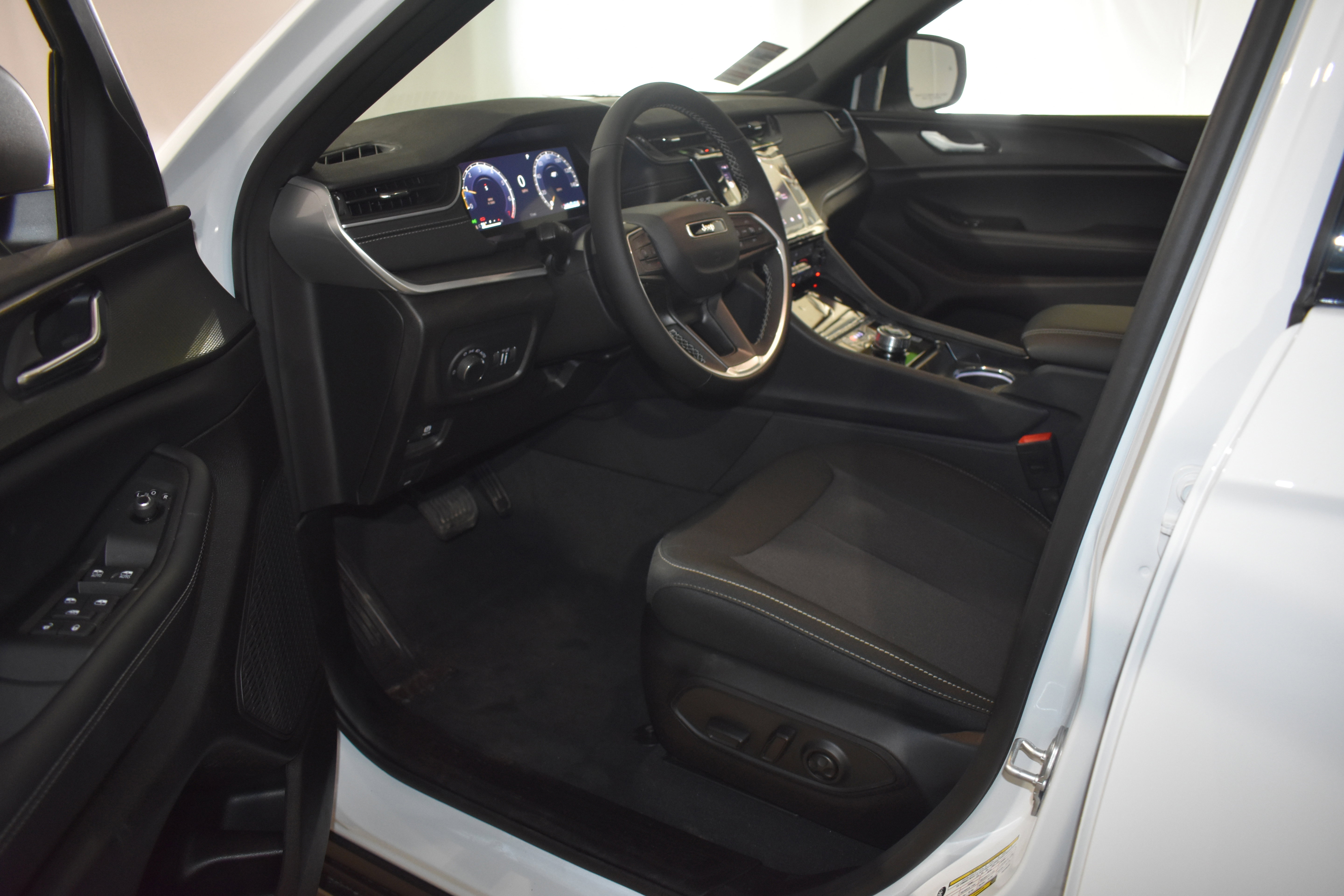 New 2026 Jeep Grand Cherokee Laredo X image 23
