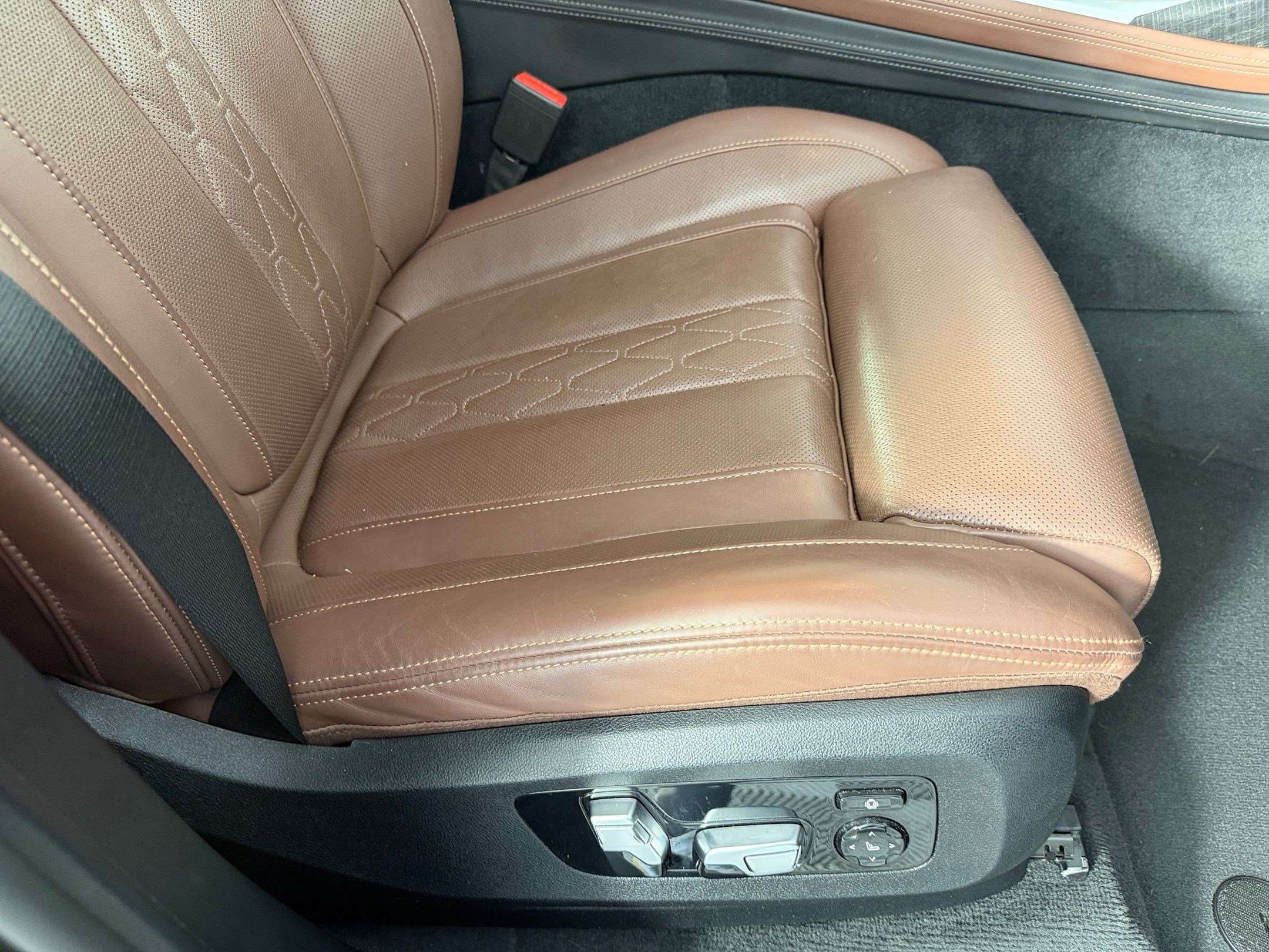 Used 2021 BMW ALPINA XB7 image 35