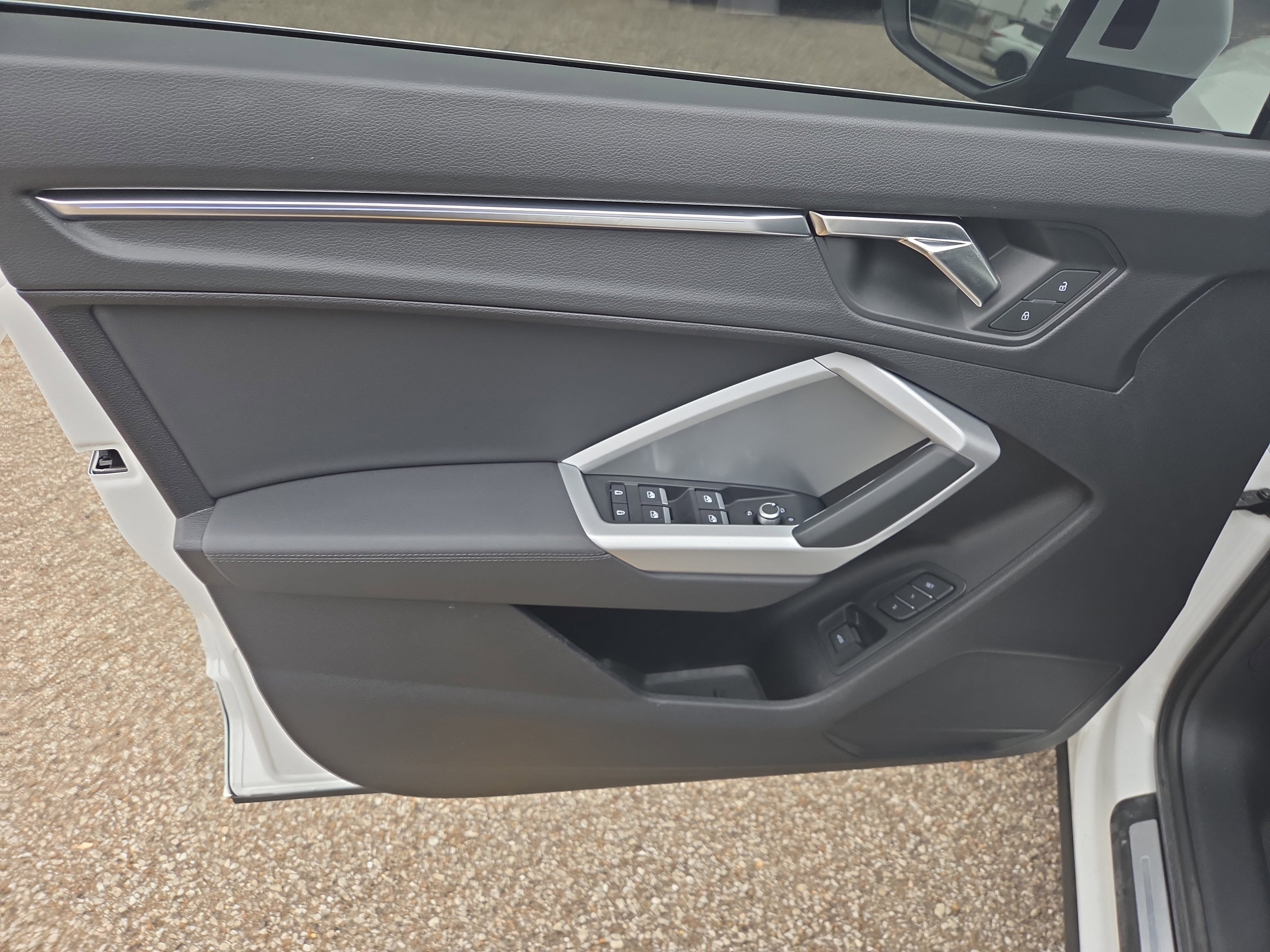 Used 2022 Audi Q3 2.0T Premium Plus w/ Premium Plus Package image 6