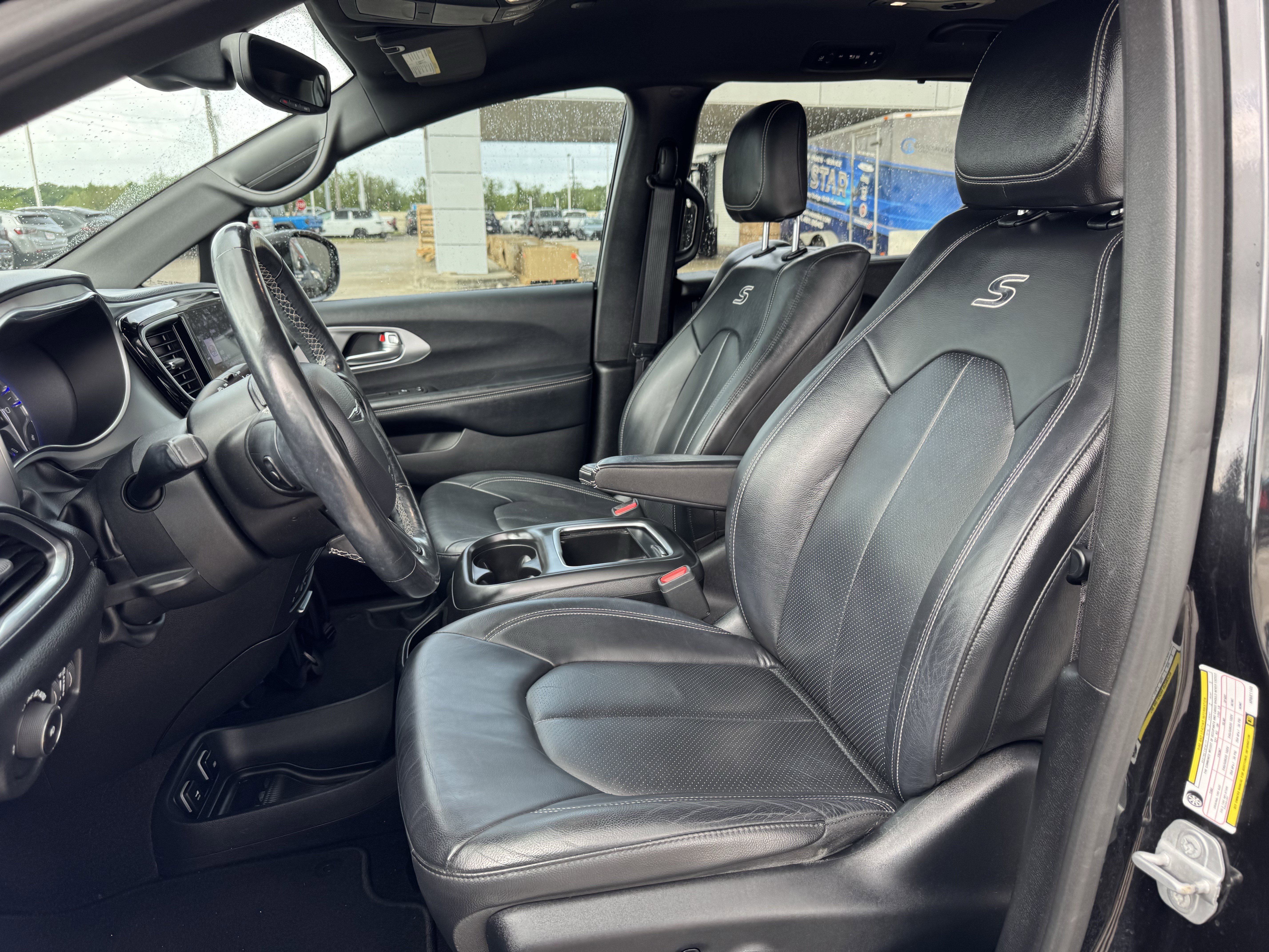 Used 2019 Chrysler Pacifica Touring-L Plus w/ Advanced Safetytec Group FWD image 27