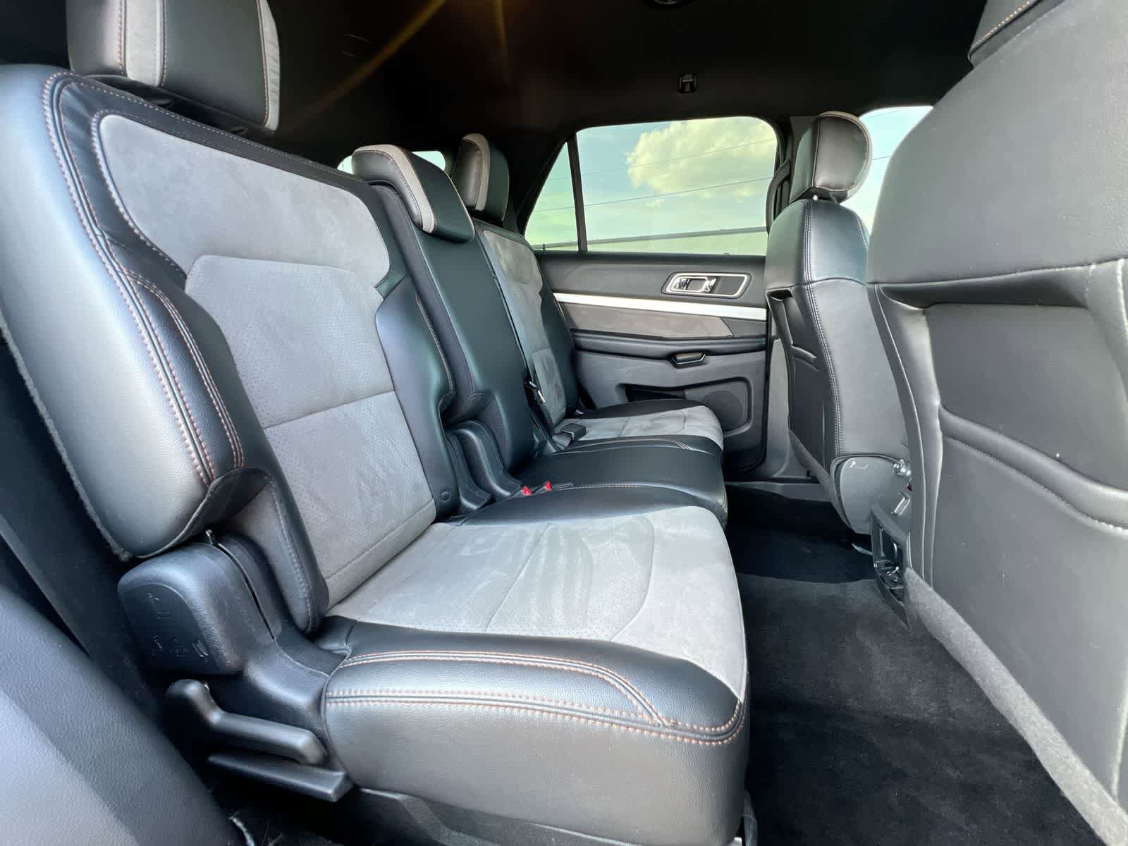 Used 2017 Ford Explorer XLT w/ Equipment Group 202A AWD/4WD image 20