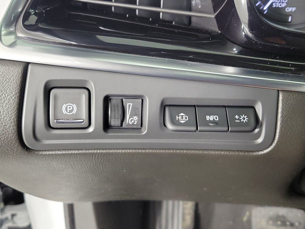 Used 2024 Cadillac XT6 Premium Luxury w/ Technology Package FWD image 32