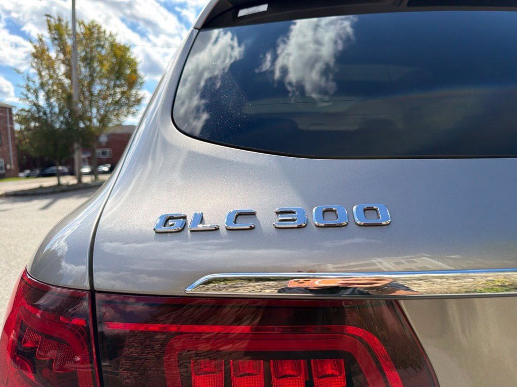 Used 2022 Mercedes-Benz GLC 300 4MATIC w/ Multimedia Package Lite image 12