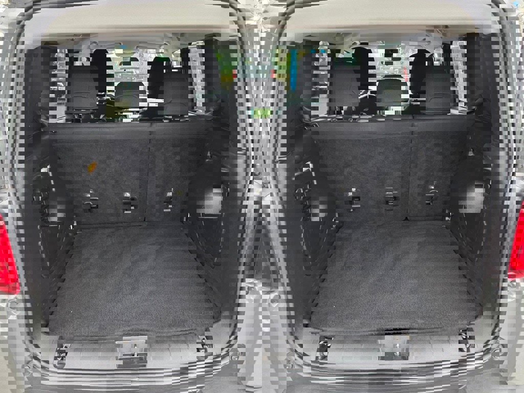 Used 2021 Jeep Renegade Latitude w/ Luxury Group I image 21