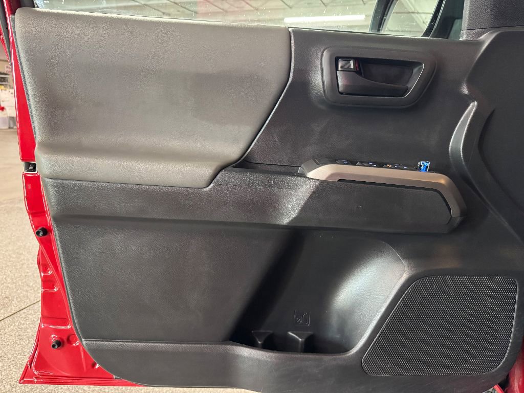 Used 2022 Toyota Tacoma SR5 w/ Technology Package image 15