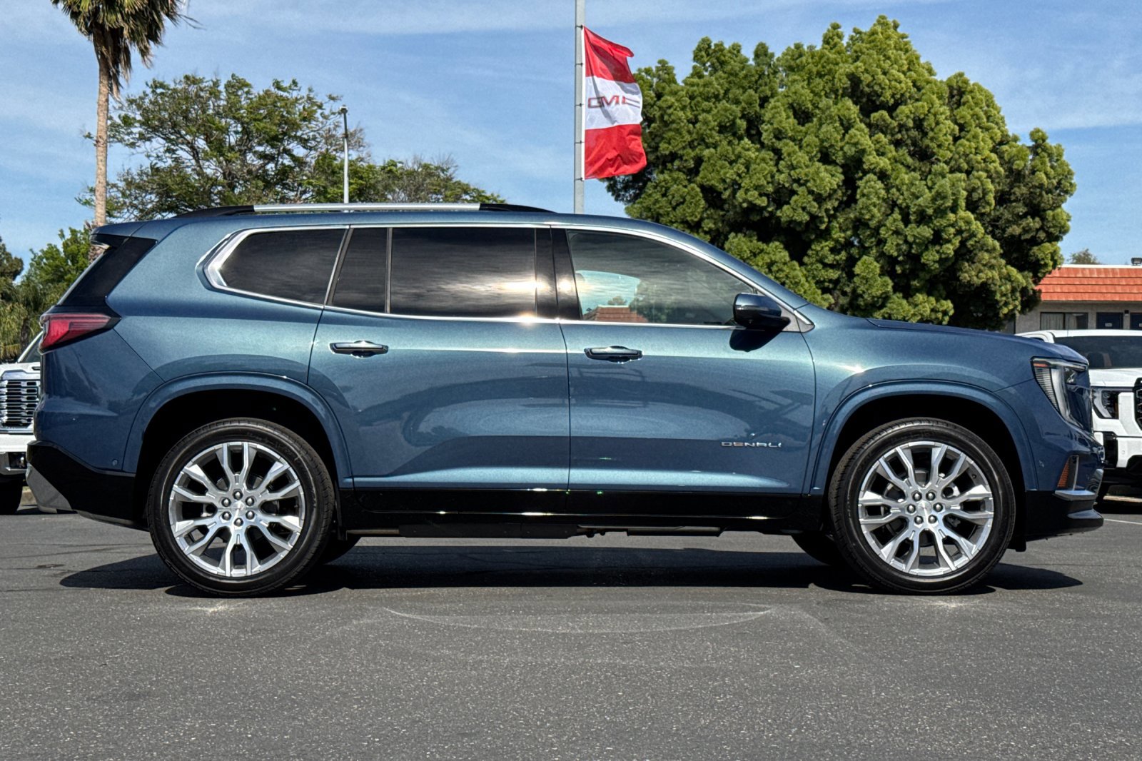 New 2026 GMC Acadia Denali w/ Super Cruise Package AWD/4WD image 3