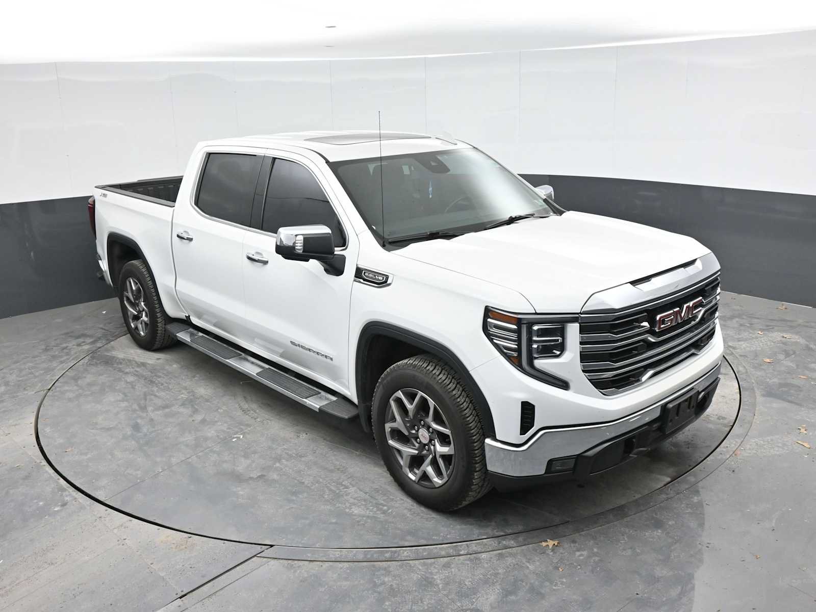 Used 2023 GMC Sierra 1500 SLT w/ SLT Premium Package AWD/4WD image 18