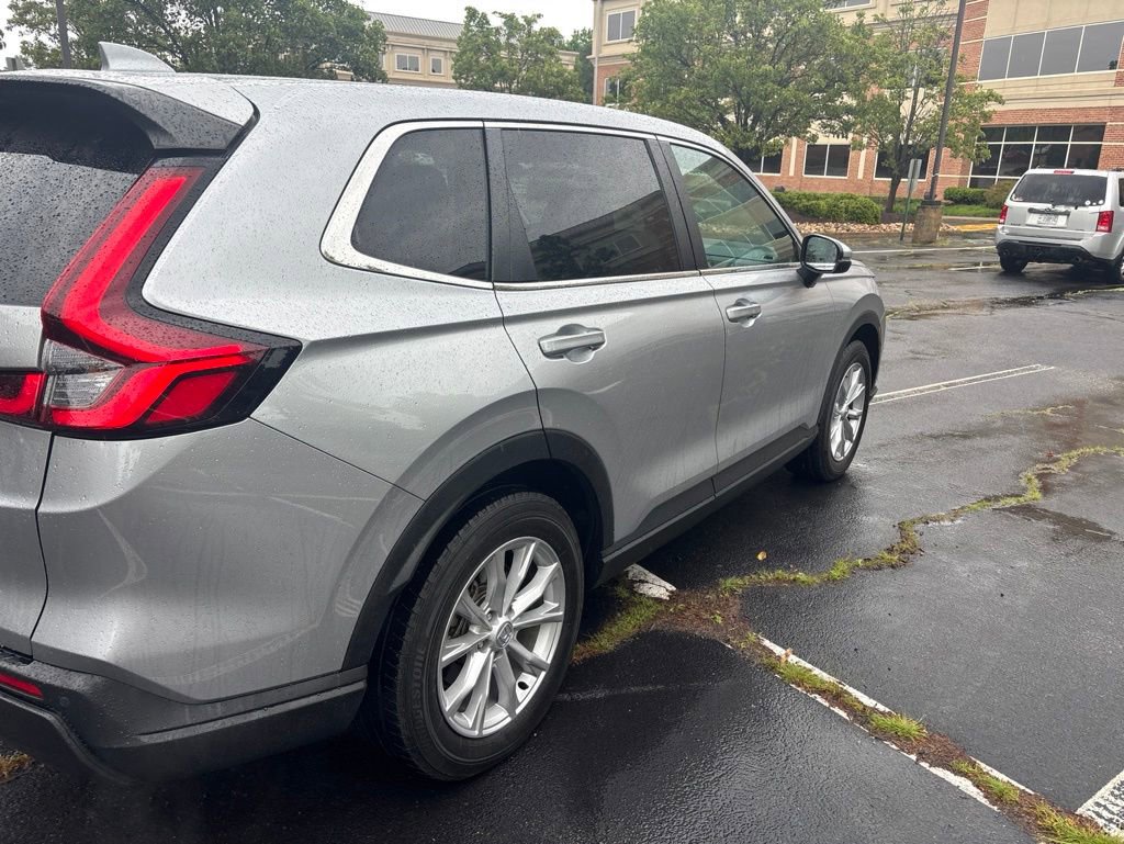 Used 2023 Honda CR-V EX-L image 3