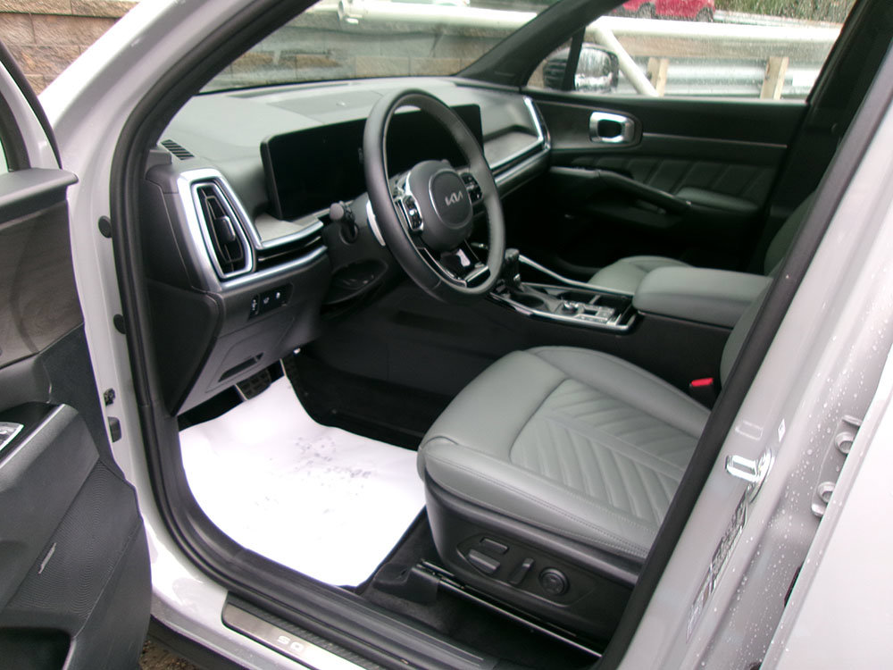 Used 2025 Kia Sorento SX Prestige w/ Sage Leather Package AWD/4WD image 16