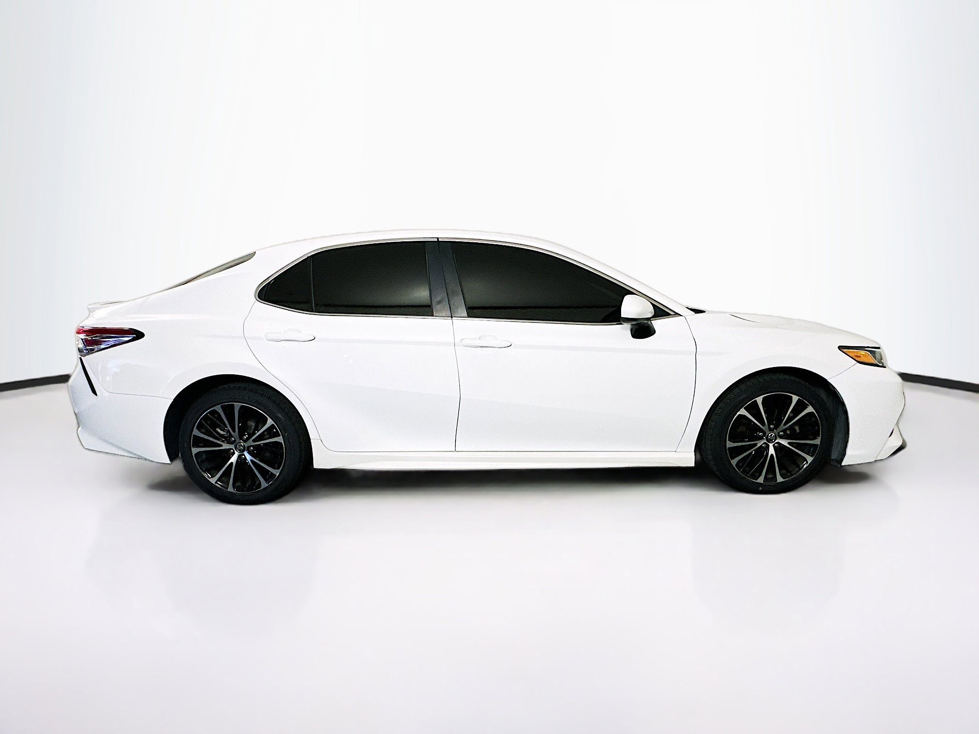 Used 2018 Toyota Camry SE FWD image 10