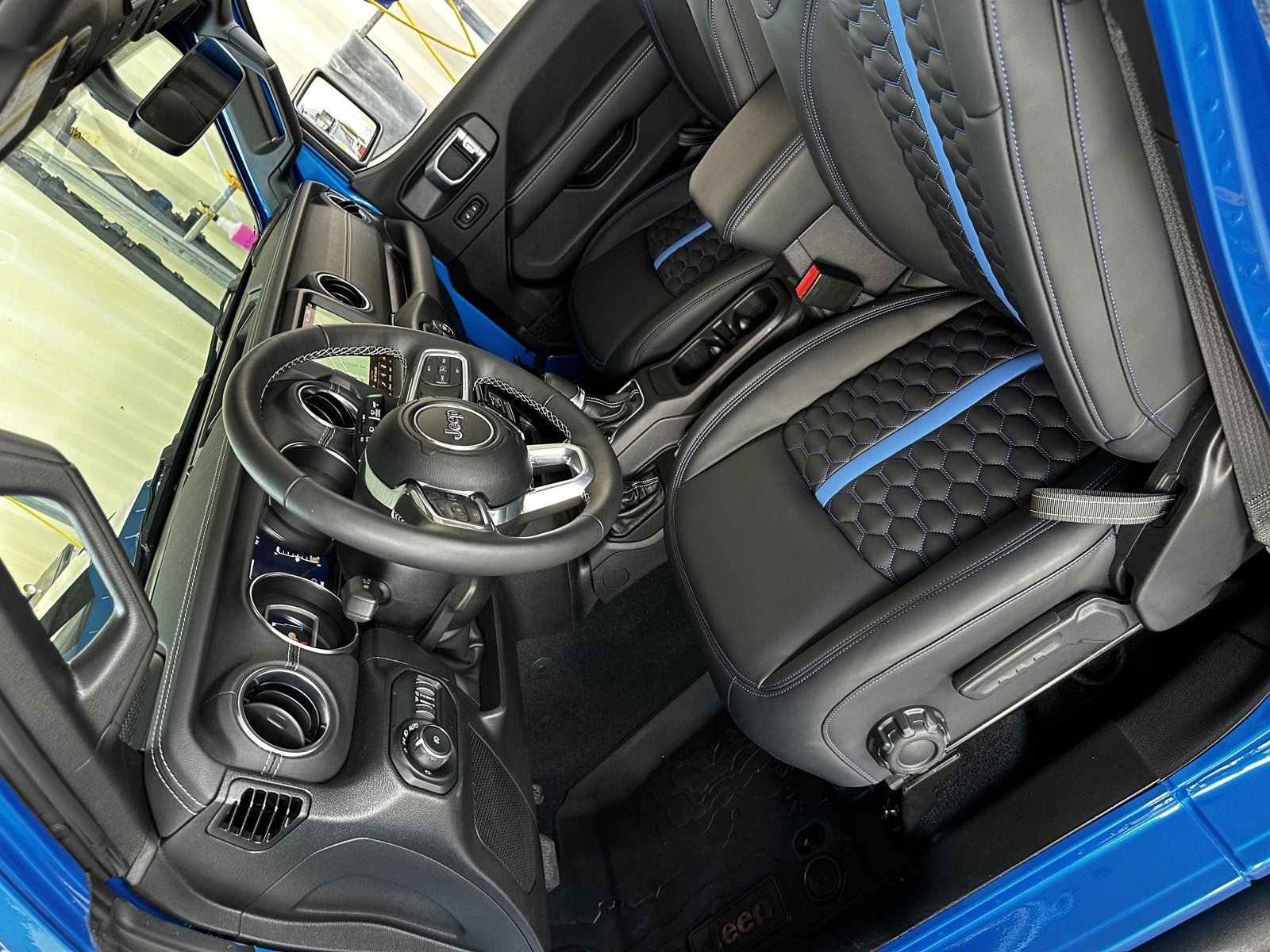 Used 2022 Jeep Wrangler Unlimited Sahara w/ LED Lighting Group AWD/4WD image 25
