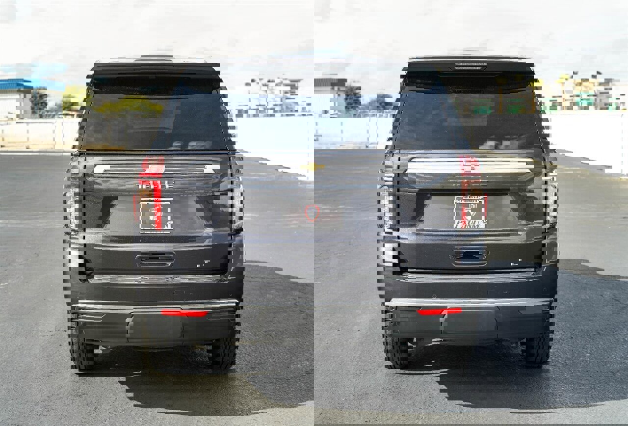 Used 2022 Chevrolet Tahoe LT w/ Luxury Package image 9