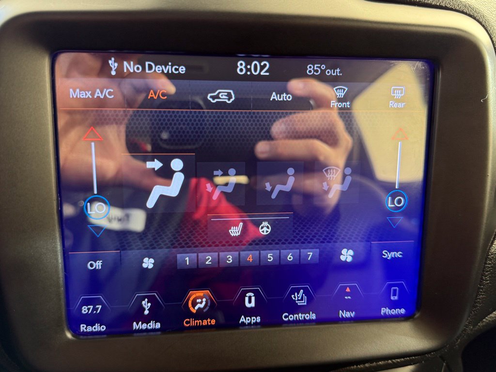 Used 2018 Jeep Renegade Limited w/ UConnect 8.4 Nav Group AWD/4WD image 42