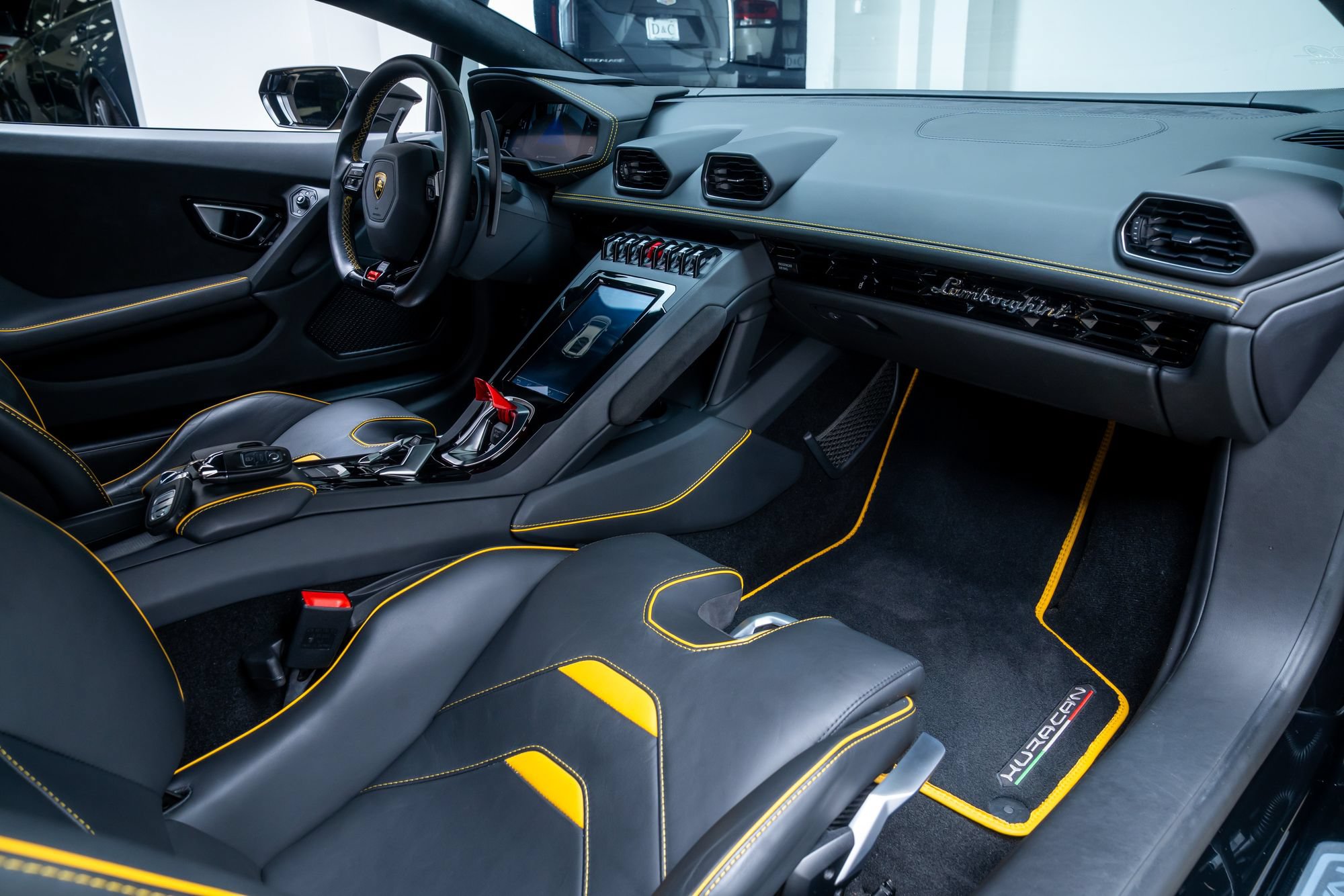 Used 2022 Lamborghini Huracan EVO RWD image 34
