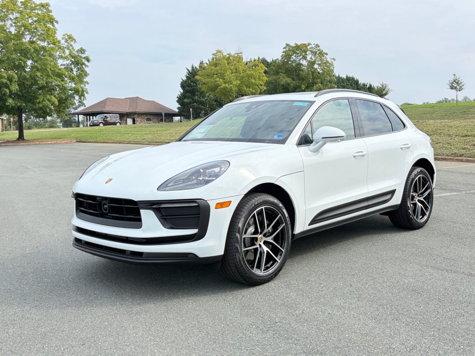 New 2026 Porsche Macan AWD/4WD image 1