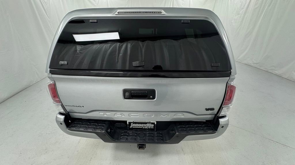 Used 2023 Toyota Tacoma TRD Sport w/ TRD Premium Sport Package AWD/4WD image 4