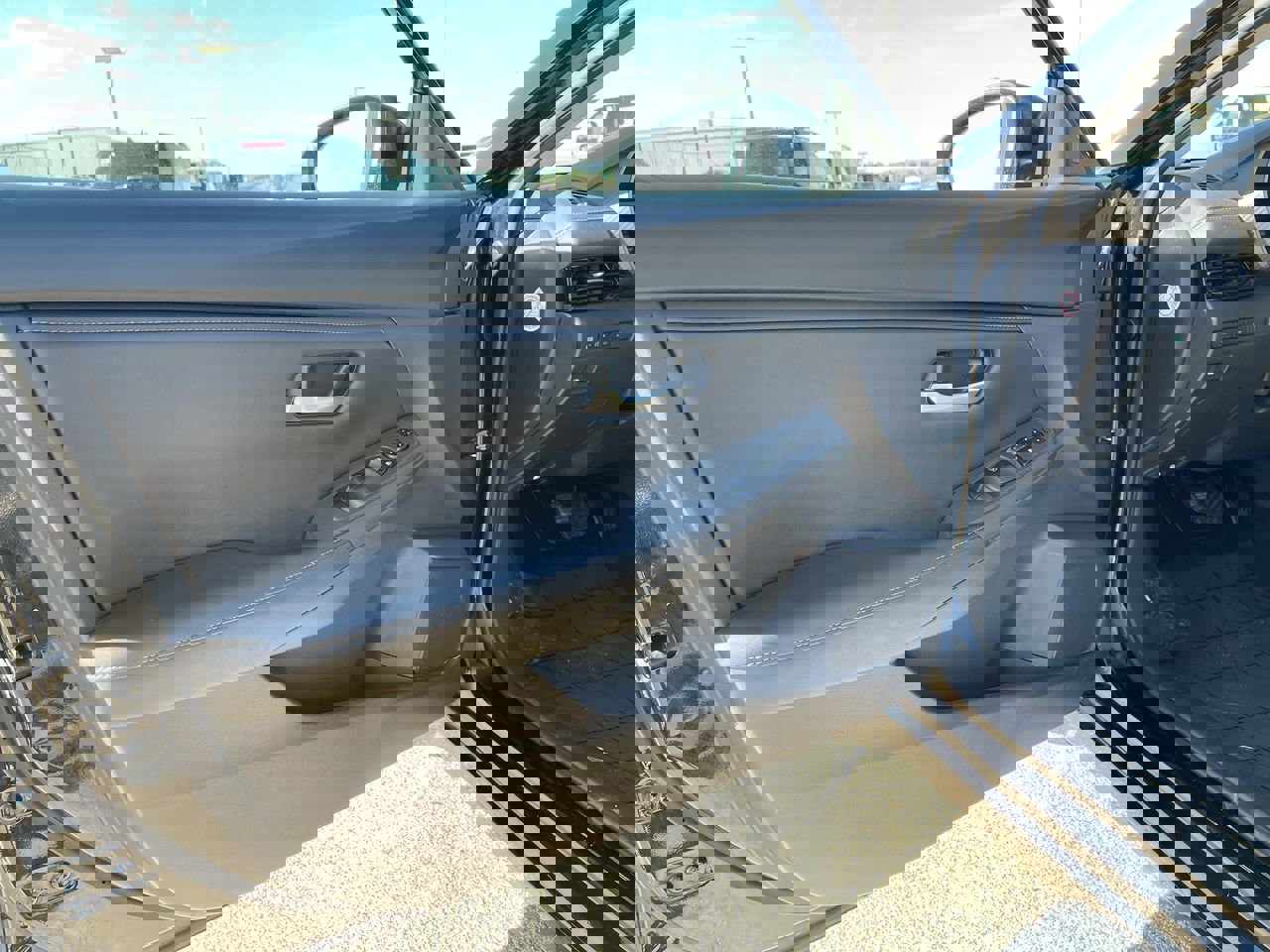 Used 2023 Nissan Sentra SV image 17