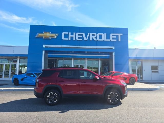 Used 2025 Chevrolet Equinox ACTIV AWD/4WD image 2
