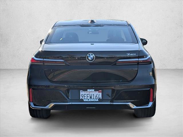 Used 2023 BMW 740i w/ Parking Assistance Package image 7