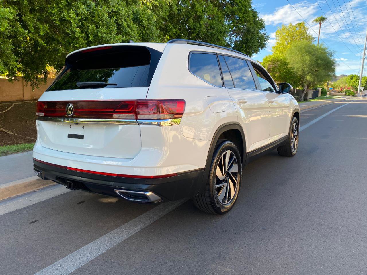 Used 2025 Volkswagen Atlas SE FWD image 3