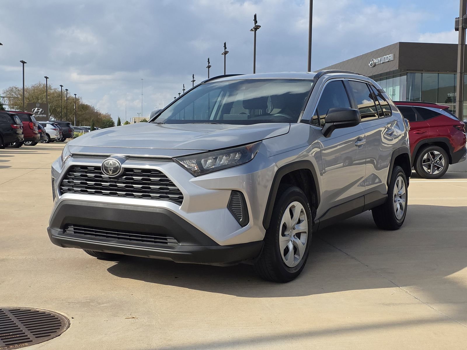 Used 2019 Toyota RAV4 LE image 2