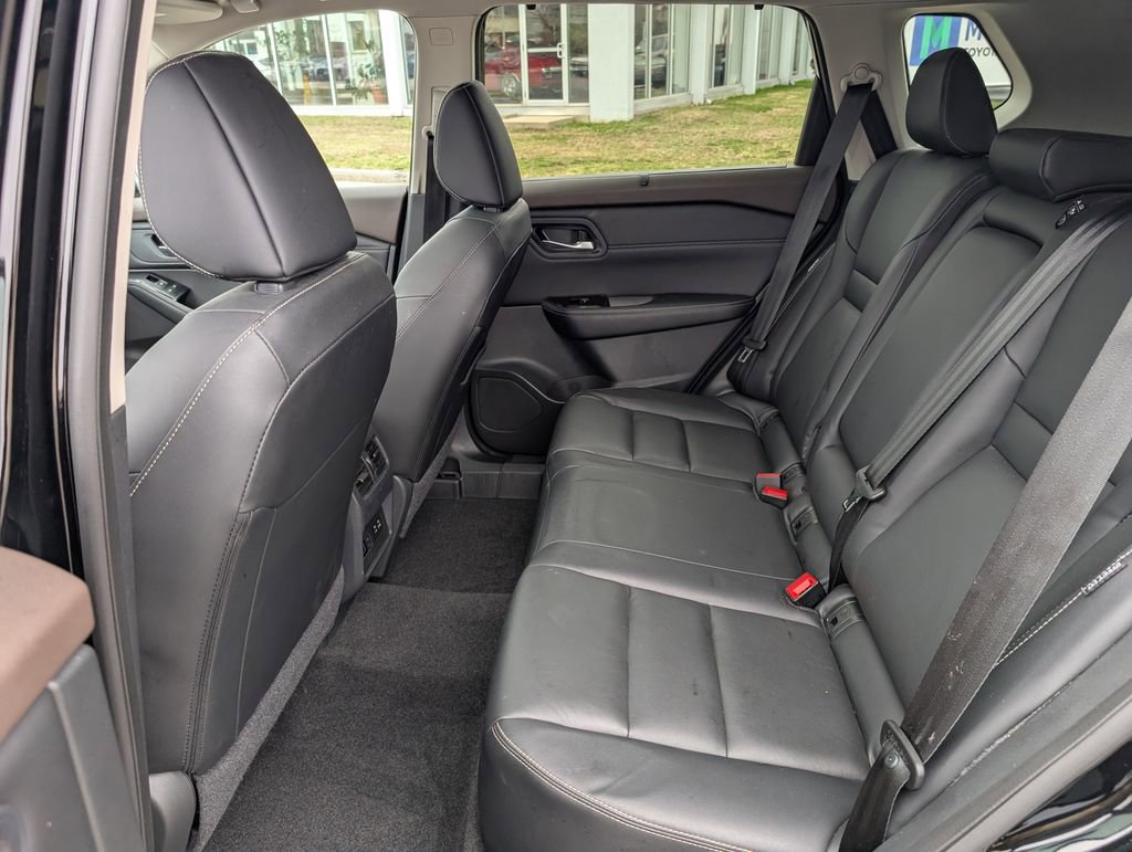 Used 2023 Nissan Rogue SL w/ SL Premium Package image 21