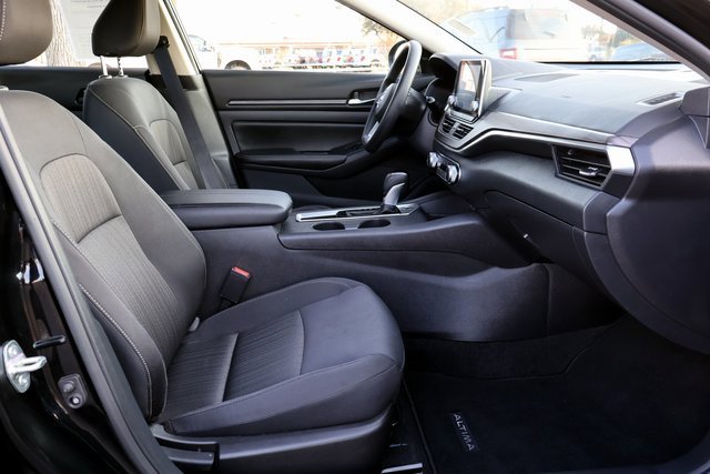 Used 2025 Nissan Altima 2.5 SV image 17