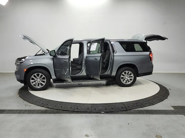 Used 2023 Chevrolet Suburban Premier AWD/4WD image 13