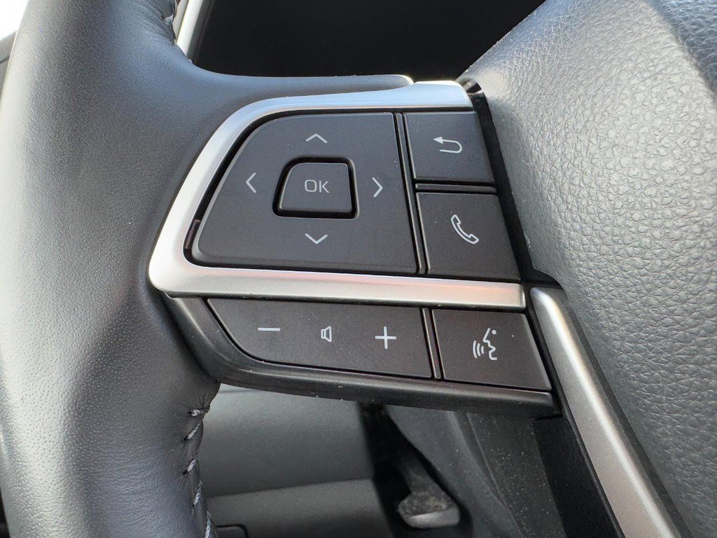 Certified 2023 Toyota Highlander AWD image 17
