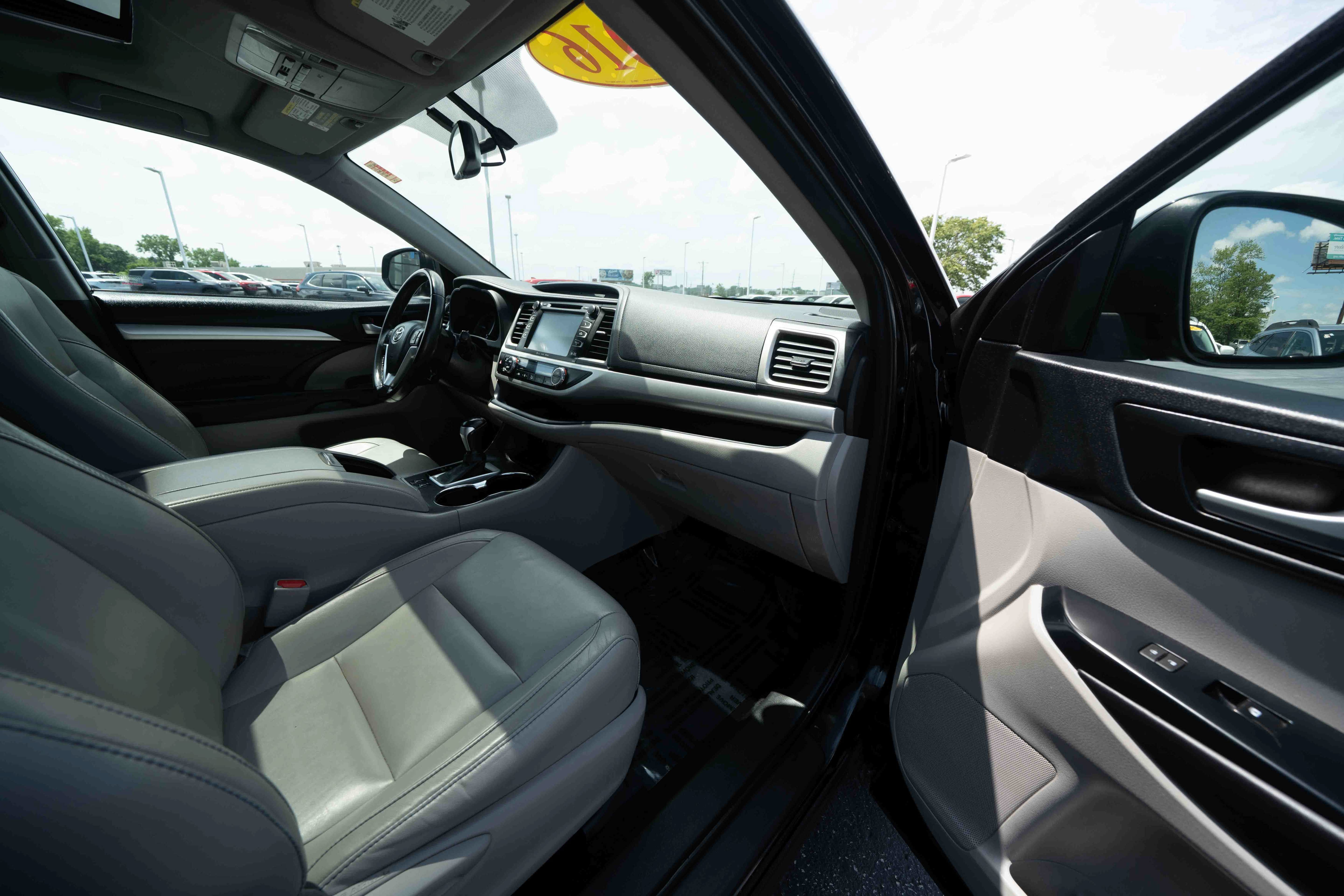 Used 2016 Toyota Highlander XLE AWD/4WD image 26