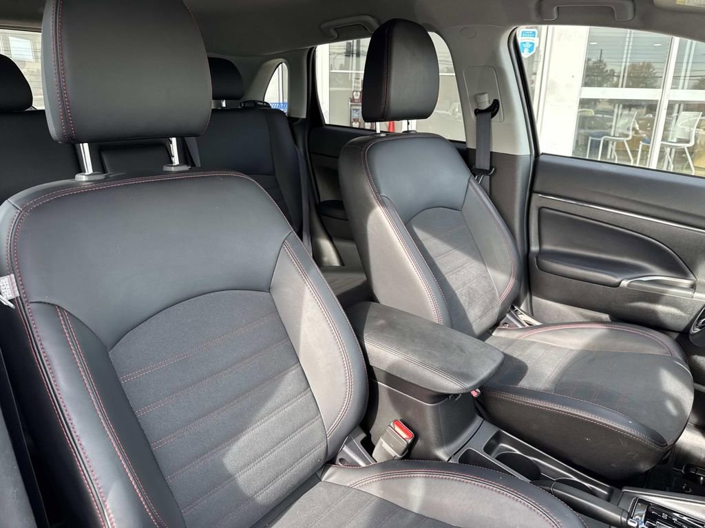Used 2025 Mitsubishi Outlander Sport SE image 11