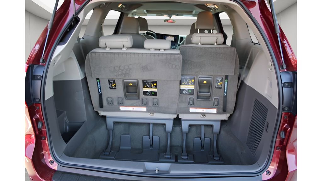 Used 2017 Toyota Sienna XLE w/ XLE Navigation Package FWD image 20