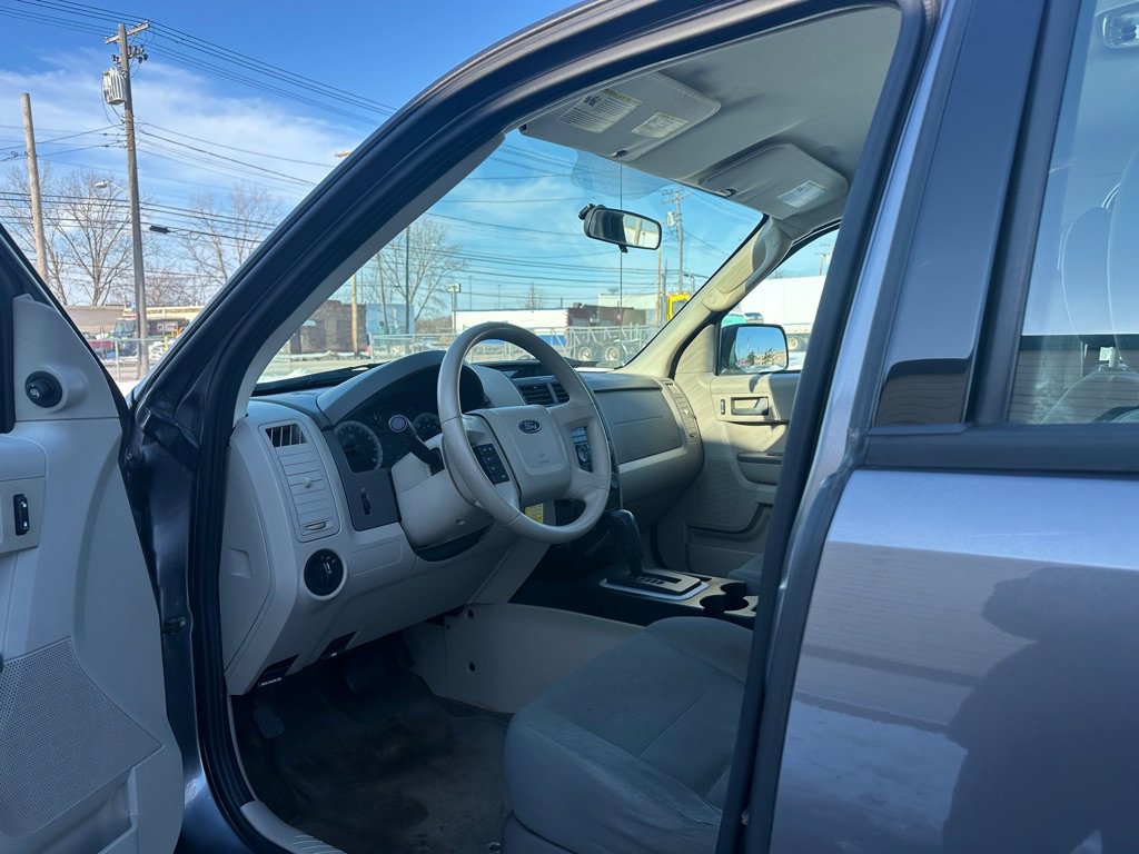 Used 2009 Ford Escape XLS FWD image 11