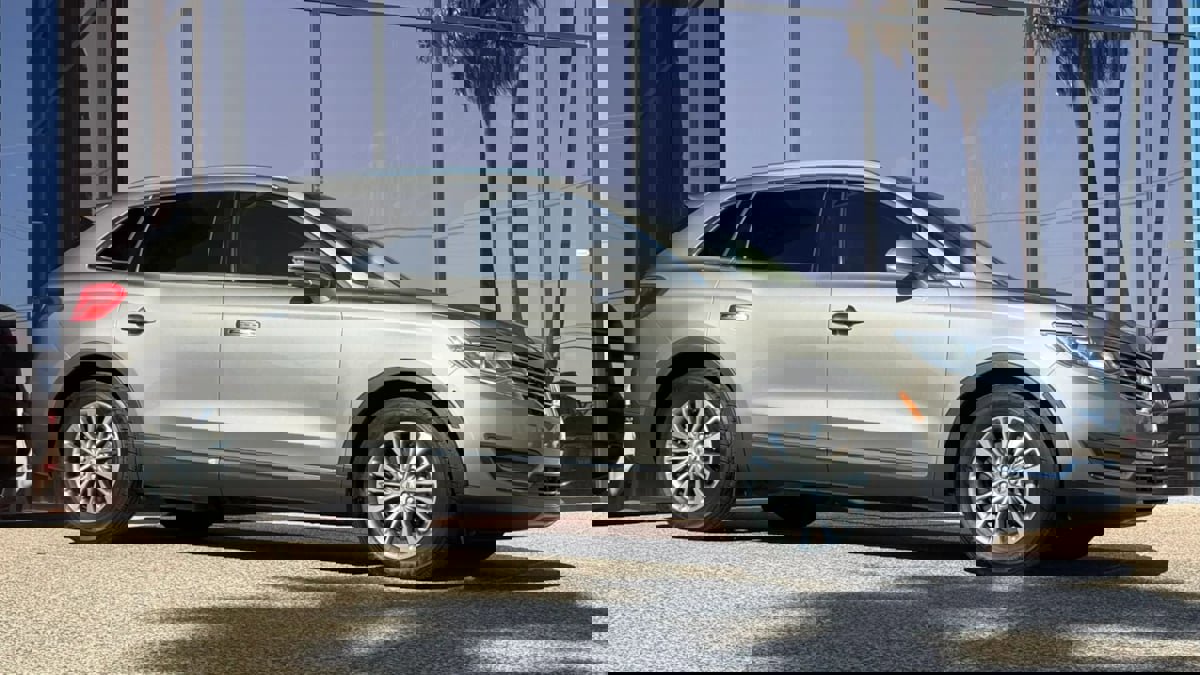 Used 2016 Lincoln MKX Select w/ Select Plus Package FWD image 15