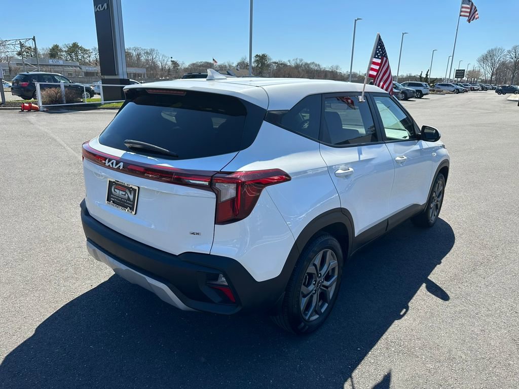 Used 2024 Kia Seltos LX AWD/4WD image 3
