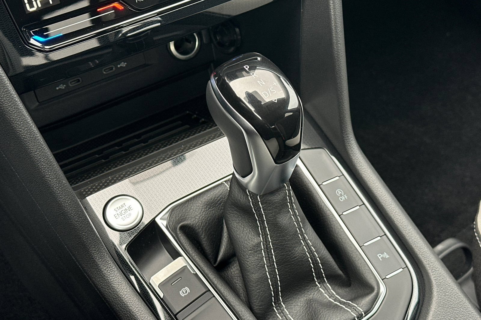 New 2026 Volkswagen Taos SE FWD image 21