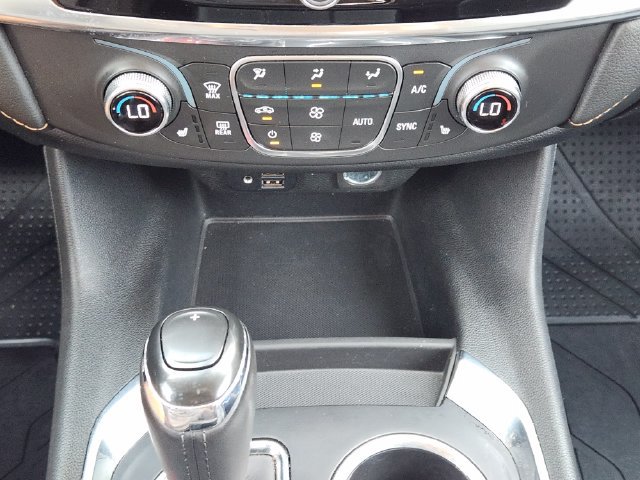 Used 2020 Chevrolet Traverse LT w/ LT Premium Package FWD image 20