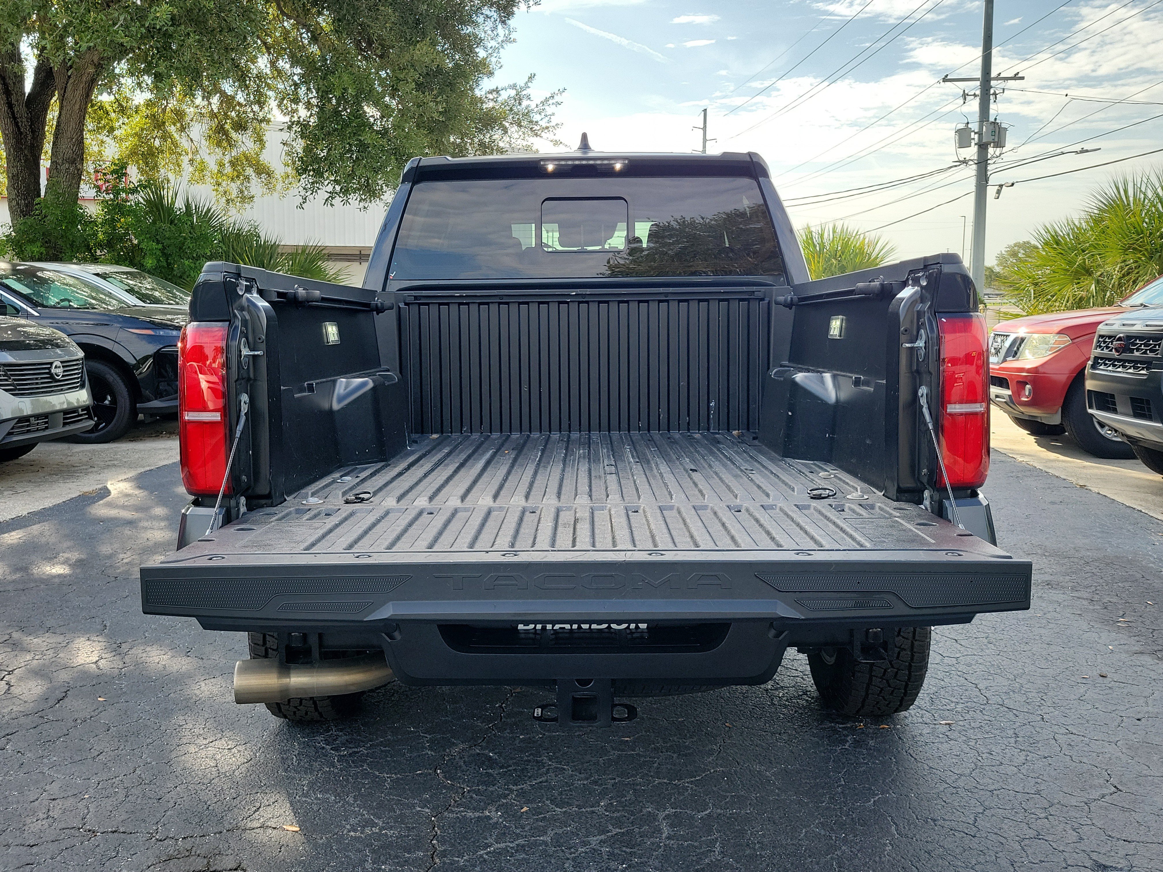 Used 2024 Toyota Tacoma SR5 AWD/4WD image 8