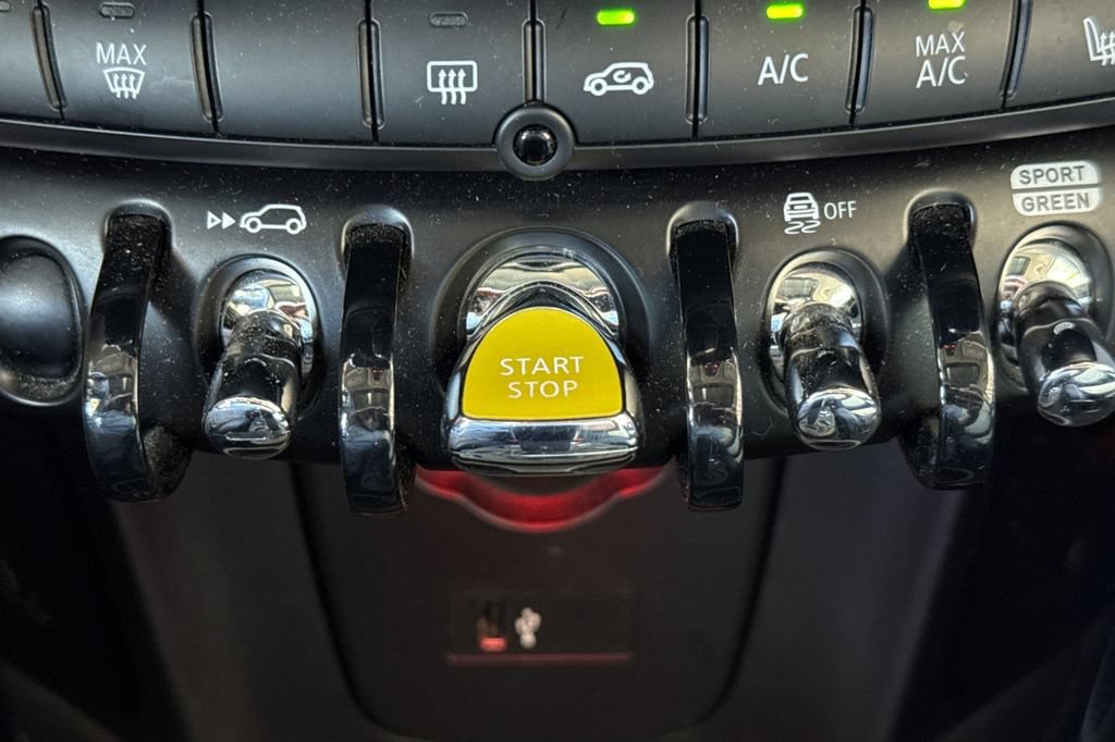 Used 2023 MINI Cooper SE FWD image 32